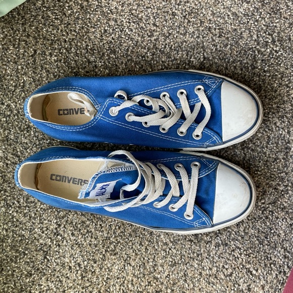Converse Shoes - Unisex royal blue chucks. Barely worn. mens 7 womens 9